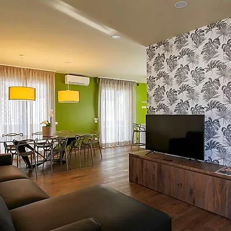Ξενοδοχείο με διαμερίσματα Albaresidence Vico01 4*